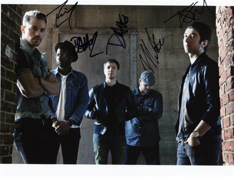 Plain White T's: Group Signed 8 x 10 Photo (Third Party Guaranteed)