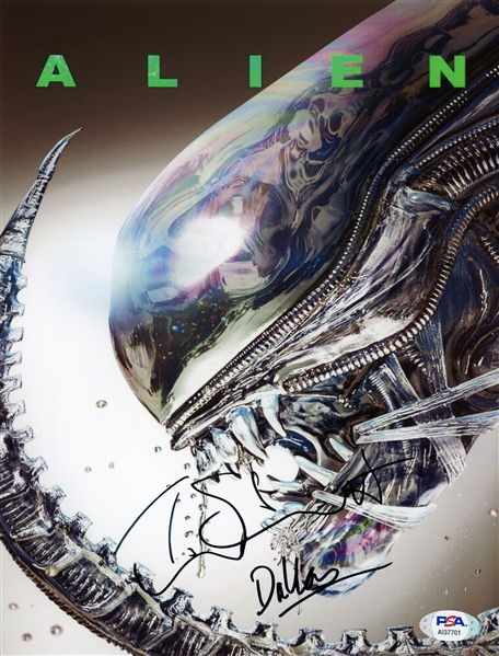 Tom Skerritt Signed 8.5" x 11" Alien Photograph (PSA/DNA)