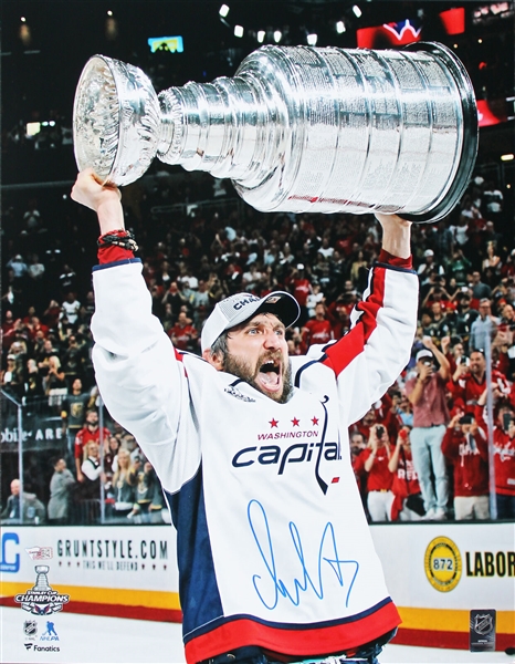 Alexander Ovechkin Signed 16 x 20 Photo with Stanley Cup (Fanatics)