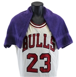Michael Jordan Game Worn Towel from Historic Game 6 of 1998 NBA Finals - Jordan's Last Game with The Bulls! (Sports Investors LOA & Affidavit)