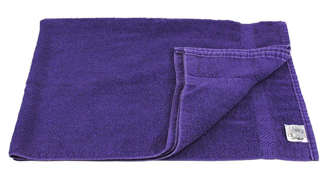 Michael Jordan Game Worn Towel from Historic Game 6 of 1998 NBA Finals - Jordan's Last Game with The Bulls! (Sports Investors LOA & Affidavit)