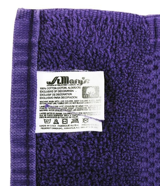 Michael Jordan Game Worn Towel from Historic Game 6 of 1998 NBA Finals - Jordan's Last Game with The Bulls! (Sports Investors LOA & Affidavit)