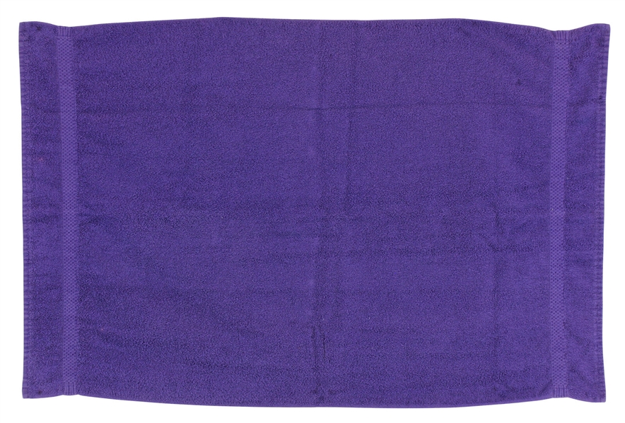 Michael Jordan Game Worn Towel from Historic Game 6 of 1998 NBA Finals - Jordan's Last Game with The Bulls! (Sports Investors LOA & Affidavit)