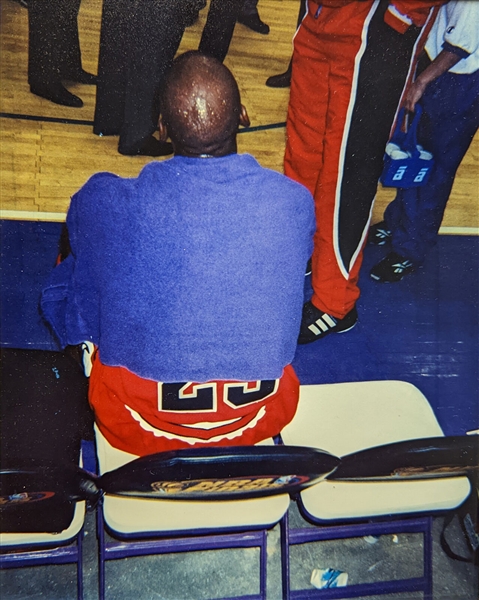 Michael Jordan Game Worn Towel from Historic Game 6 of 1998 NBA Finals - Jordan's Last Game with The Bulls! (Sports Investors LOA & Affidavit)
