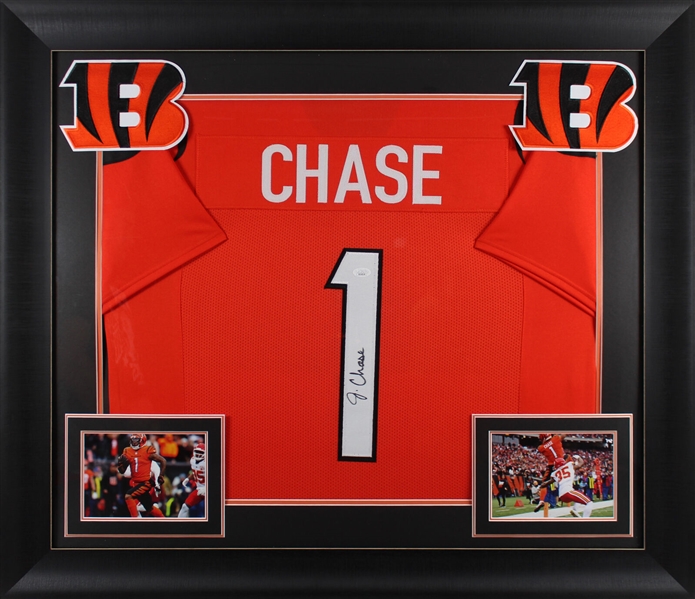 Ja'Marr Chase Signed Cincinnati Bengals Jersey in Custom Framed Display (Beckett/JSA Witnessed)
