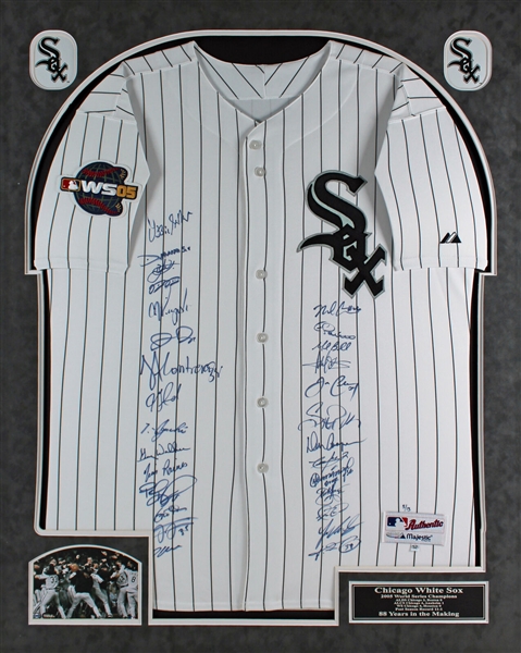 2005 Chicago White Sox (World Series Champs) Limited Edition Team Signed Jersey in Custom Matted Display (Steiner)