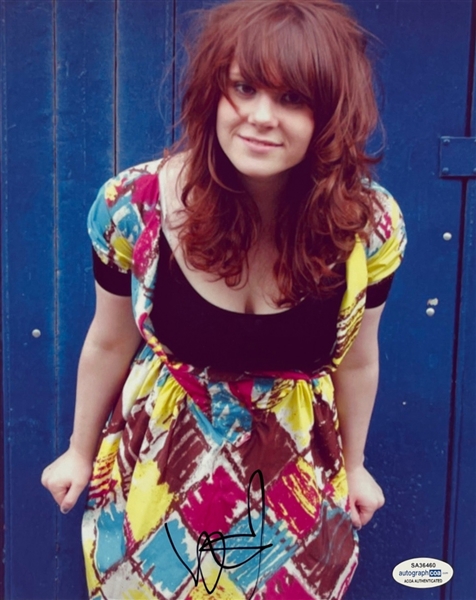 Kate Nash Signed 8 x 10 Color Photo (ACOA)