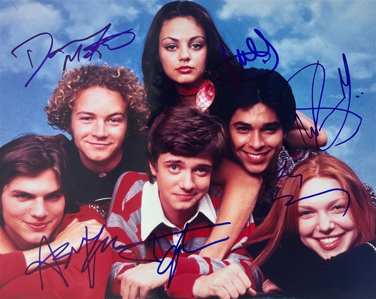 That 70s Show: Cast Signed 8" x 10" Photo (6 Sigs)(Beckett/BAS)