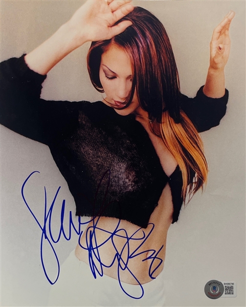 Jennifer Lopez Signed 8" x 10" Photograph (Beckett/BAS)