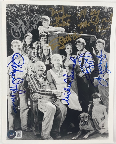 The Waltons: Cast Signed Photograph (8/Sigs) (Beckett/BAS)