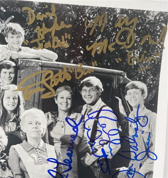 The Waltons: Cast Signed Photograph (8/Sigs) (Beckett/BAS)
