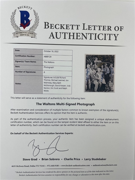The Waltons: Cast Signed Photograph (8/Sigs) (Beckett/BAS)