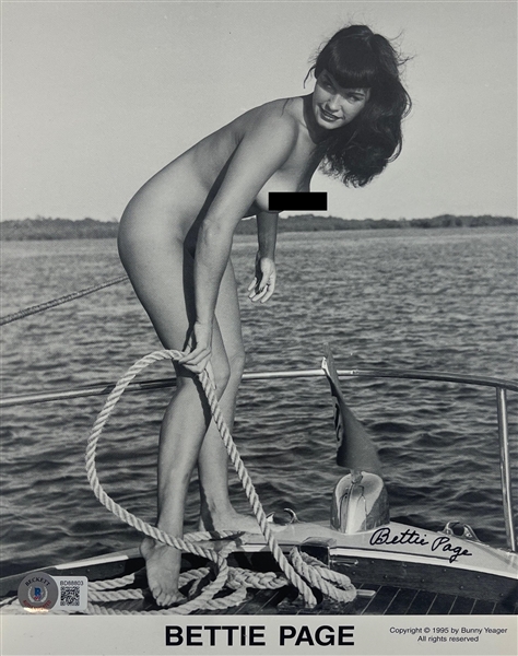Bettie Page Signed 8 x 10 B&W Photo (Beckett/BAS)(Steve Grad Collection)