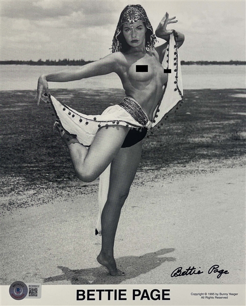 Bettie Page Signed 8 x 10 B&W Photo (Beckett/BAS)(Steve Grad Collection)