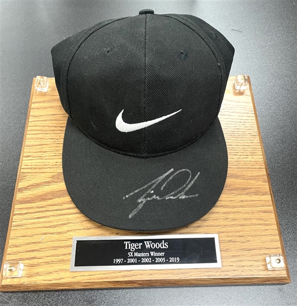 Tiger Woods Signed Nike Black Fitted Baseball Cap (JSA)