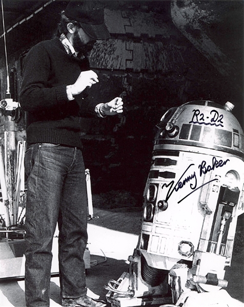 Star Wars: Kenny Baker “R2-D2” Signed Behind-the-Scenes 8” x 10” Photo from “A New Hope” (Third Party Guaranteed)
