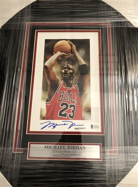 Michael Jordan Signed 6” x 9” Photograph Framed (Upper Deck) (Beckett/BAS Authentication) 