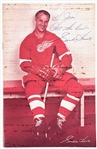 Gordy Howe Signed Red Wings Program (Beckett/BAS)